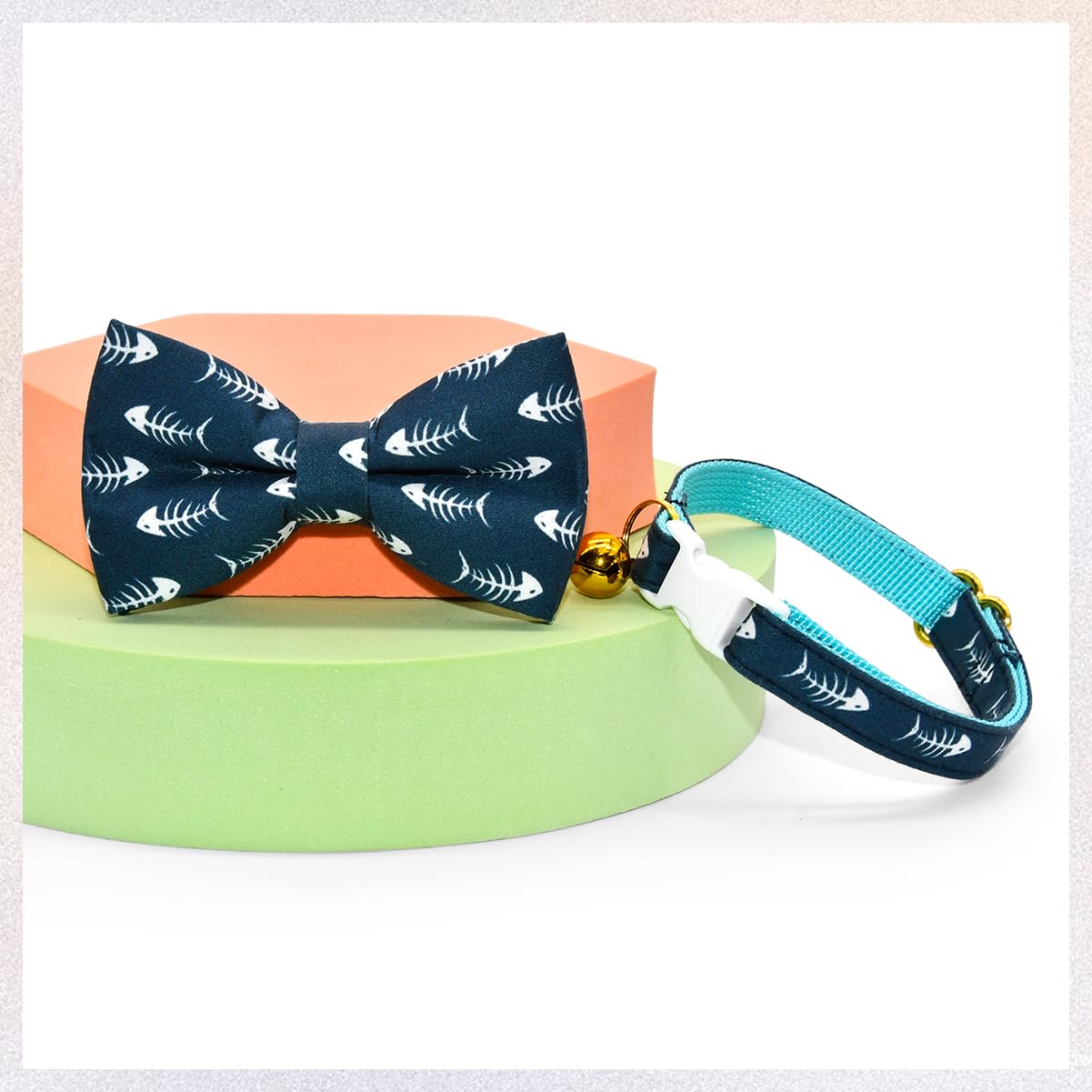 Collier pour chat en forme d'arête de poisson avec nœud papillon, collier de sécurité détachable, accessoires pour chat pour mariage/anniversaire, nœud papillon réglable, grelot amovible